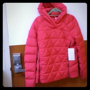 Lululemon  Fluffed up pullover down jacket.
